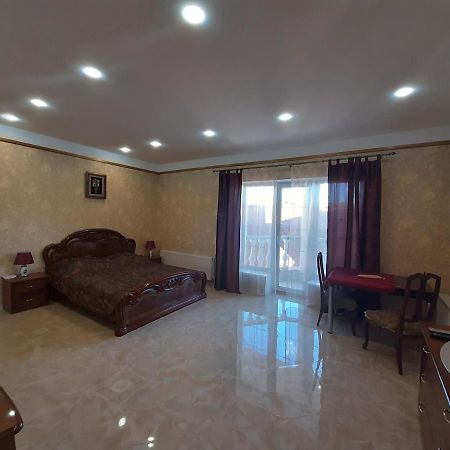 Аппартаменты С Балконом Apartment Odesa Exterior foto
